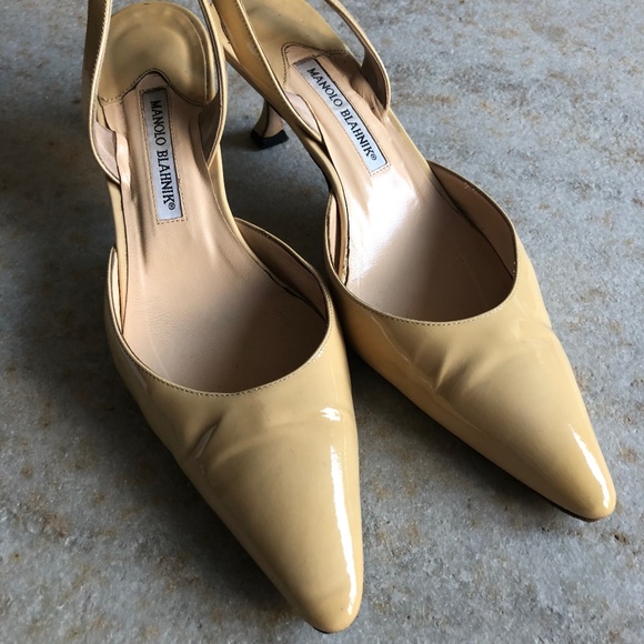 Manolo Blahnik Carolyne Patent Kitten Heels - Picture 1 of 8